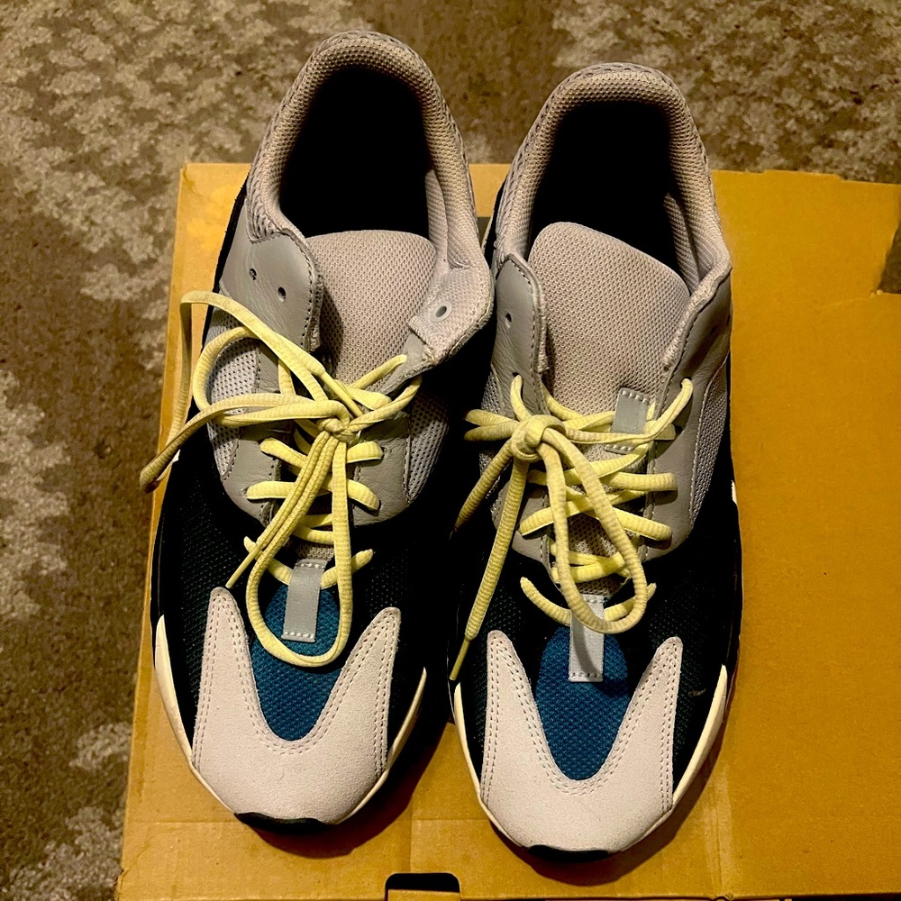 YEEZY WAVE RUNNERS 700 size 11 authentic adidas